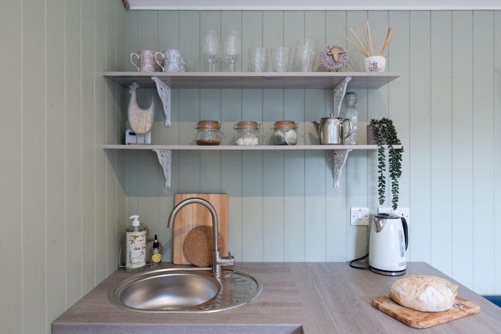 Barfield Shepherds Hut Марафелт Экстерьер фото